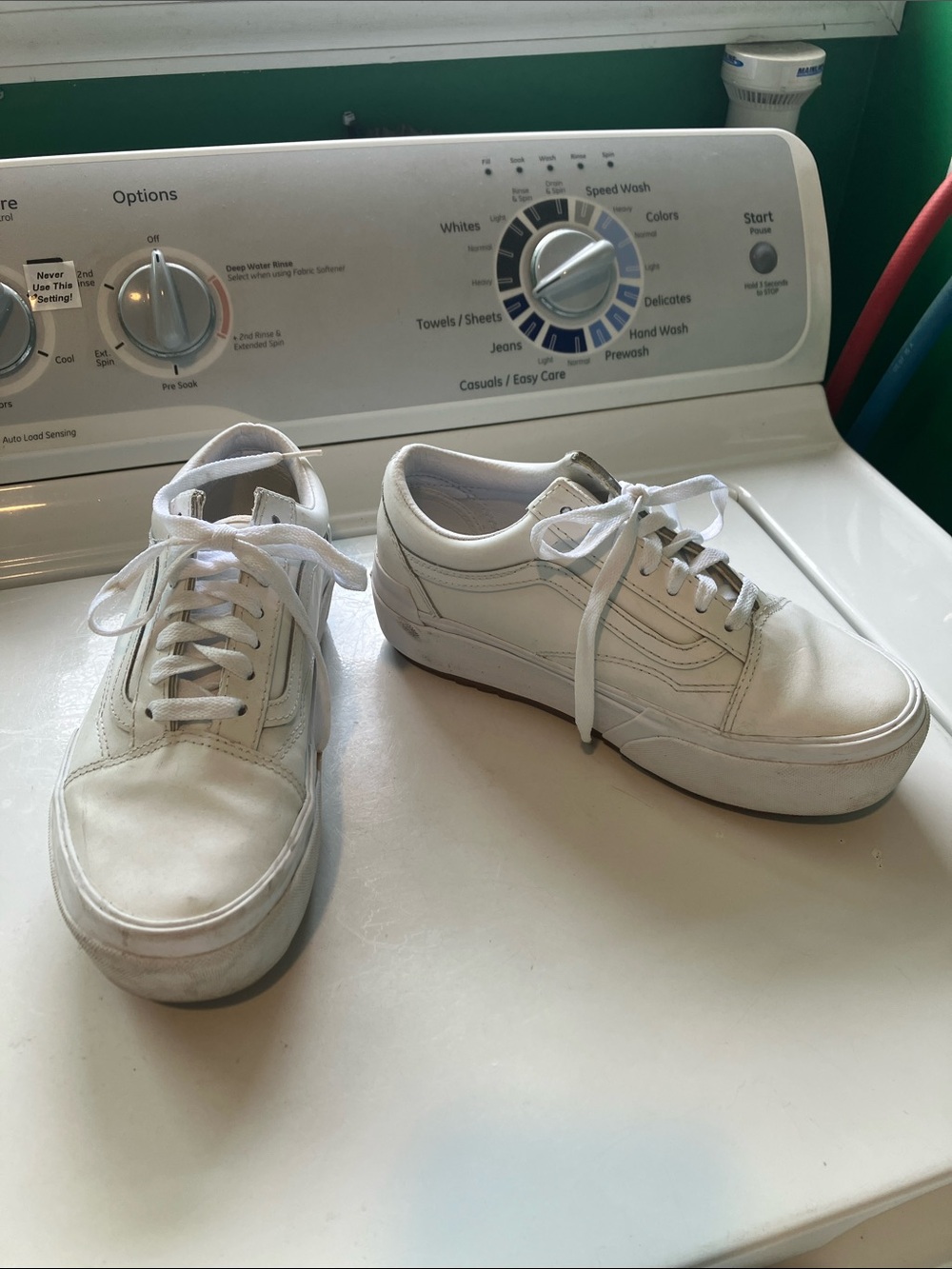 Vans White Low-Top leather platform Sneakers size 7